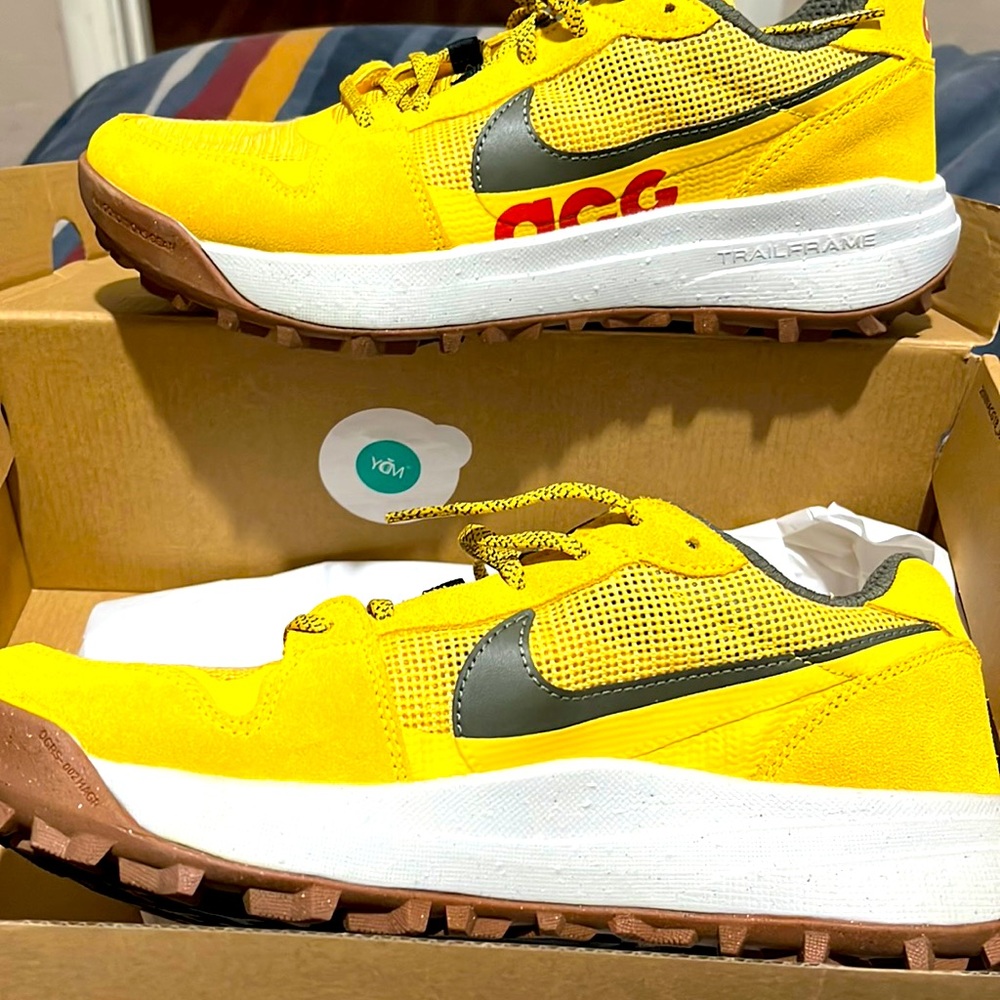 Brand new Nike ACG lowcate